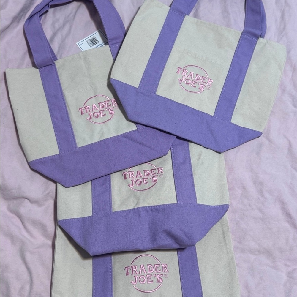 Trader Joe’s pastel Purple and Cream Tote Bag set of 4 2025